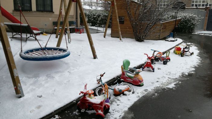 Torna la neve, Torino e provincia imbiancate: disagi ai treni