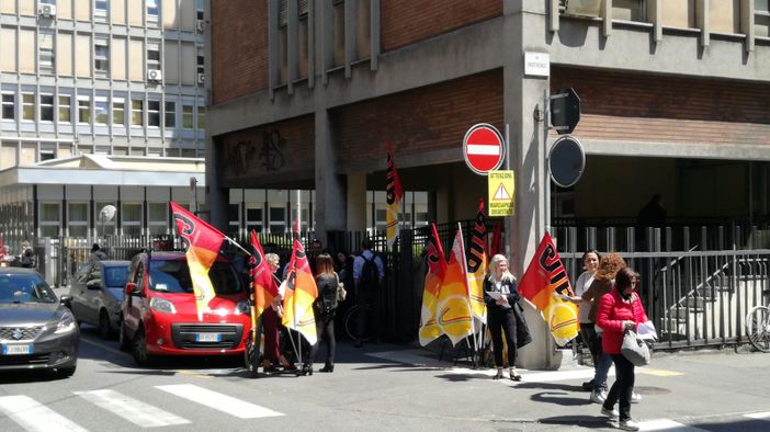 Servizi psichiatrici: i Cub protestano davanti alla sede dell'Asl Città di Torino per le condizioni di lavoro [VIDEO]