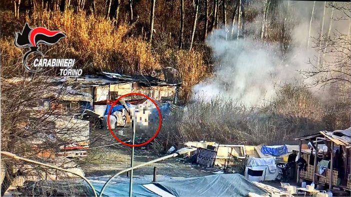 Incendio di rifiuti in via Germagnano vicino al campo rom: un arresto (VIDEO)