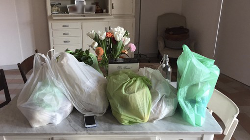 Coronavirus, solidarietà contro il virus: parte la spesa per chi deve stare a casa