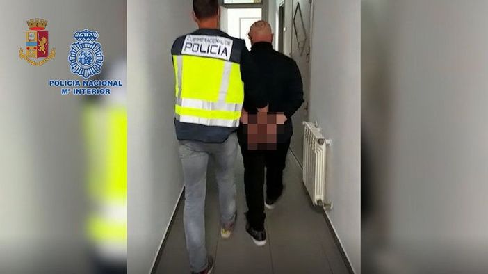 uomo tratto in arresto