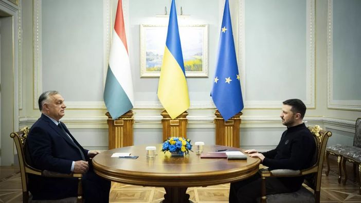 Zelensky rifiuta le proposte di Orbán, intanto a Kiev sventano complotti e attentati