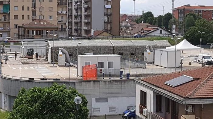 Battuta d'arresto per il Covid, si smontano le tende militari all'ospedale di Chivasso Battuta d'arresto per il Covid, si smontano le tende militari all'ospedale di Chivasso