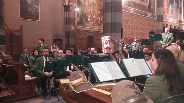 Dal 'Canzoniere militare' a Il Postino passando per Rossini: la banda Ana festeggia