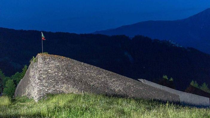 Il formaggio nato dalla cattiva sorte ha la forma del paravalanghe più noto delle Alpi