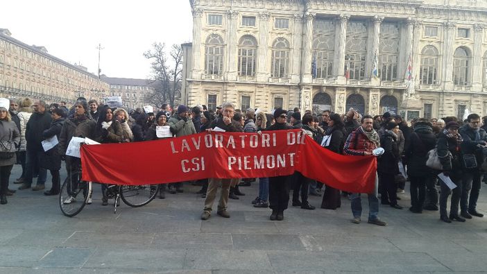 Rischio privatizzazione per la CSI: protesta dei lavoratori in piazza Castello