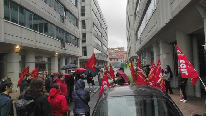 Sciopero e presidio questa mattina davanti alla sede di Capgemini Sciopero e presidio questa mattina davanti alla sede di Capgemini