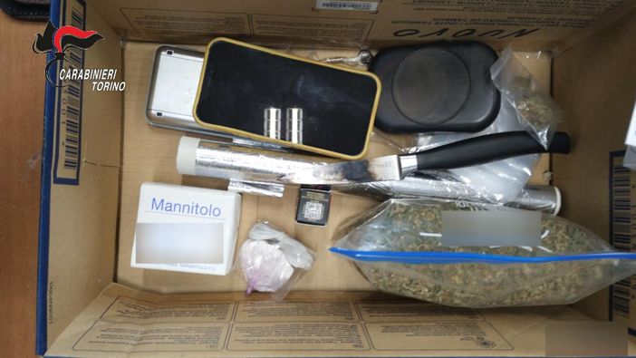 Spaccio di droga anche con bebè a bordo: 9 misure cautelari a Carmagnola Spaccio di droga anche con bebè a bordo: 9 misure cautelari a Carmagnola