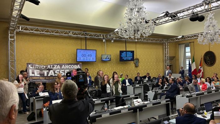 Foto di una protesta delle opposizioni in Consiglio regionale