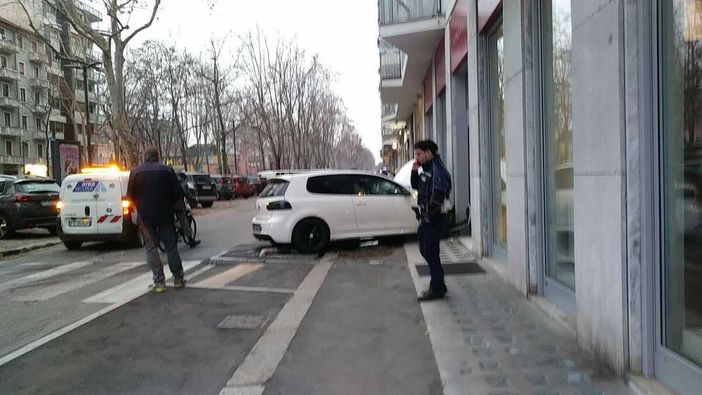 Una delle due auto coinvolte nel sinistro