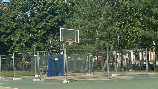 Degrado al campo di basket di piazza d'Armi Degrado al campo di basket di piazza d'Armi
