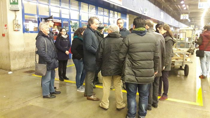 Sopralluogo dell'amministrazione al Centro Agro Alimentare Torino, il terzo mercato ortofrutticolo d'Italia (Guarda le foto) Sopralluogo dell'amministrazione al Centro Agro Alimentare Torino, il terzo mercato ortofrutticolo d'Italia (Guarda le foto)