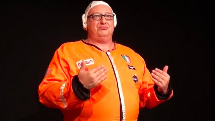 Cosmikissimo fa tappa a Torino prima del lancio verso il Festival di Avignone Cosmikissimo fa tappa a Torino prima del lancio verso il Festival di Avignone