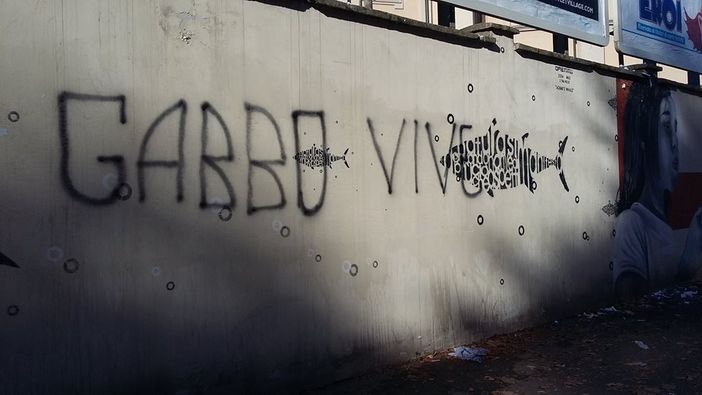 Mau ancora vandalizzato dalle bombolette