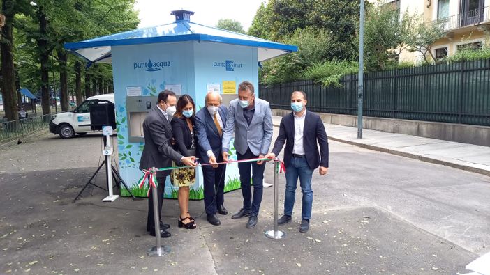 Inaugurato stamattina il diciottesimo punto acqua di Smat a Torino