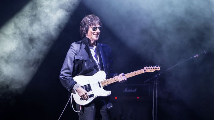 La chitarra di Jeff Beck incanta Stupinigi: inizio da favola per il Sonic Park