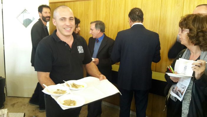 A cena in carcere: inaugurato il ristorante gourmet "Liberamensa", dove chef e camerieri sono i detenuti A cena in carcere: inaugurato il ristorante gourmet "Liberamensa", dove chef e camerieri sono i detenuti