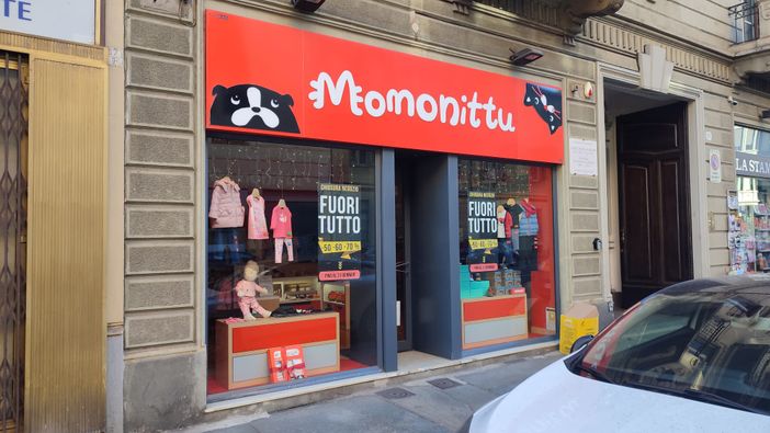 Il negozio "Momonittu" in via Cibrario Il negozio "Momonittu" in via Cibrario