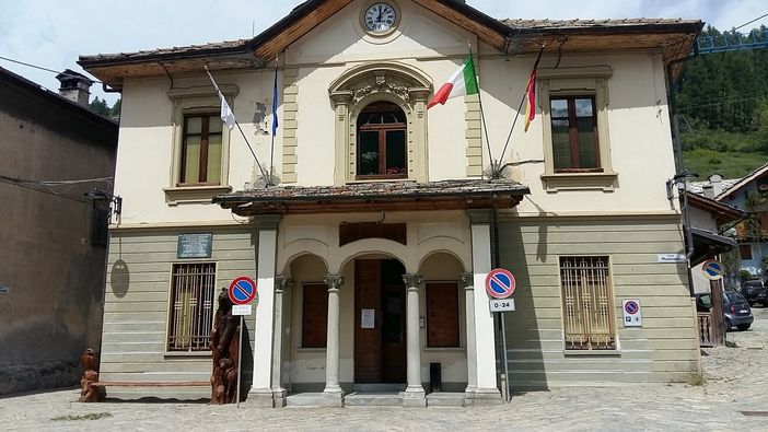 Pragelato martedì ricorderà le vittime del Covid-19 con la bandiera a mezz’asta Pragelato martedì ricorderà le vittime del Covid-19 con la bandiera a mezz’asta