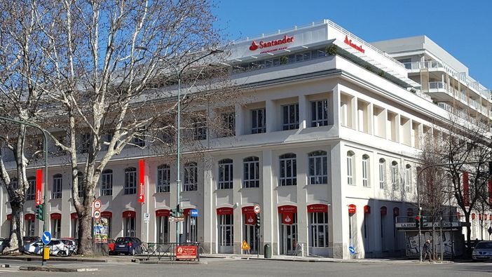 Santander nella sua nuova "casa" che un tempo ospitava la Fiat