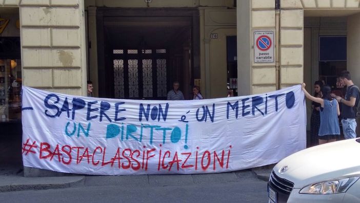 Non si placa la rabbia degli studenti di Torino per la Legge di Bilancio approvata lo scorso dicembre Non si placa la rabbia degli studenti di Torino per la Legge di Bilancio approvata lo scorso dicembre
