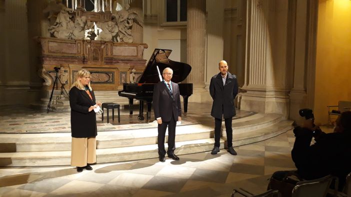 Venaria, concerto, premi e riconoscimenti: la domenica degli Amici per la Musica a Sant’Uberto prima dello stop imposto dalle nuove direttive Venaria, concerto, premi e riconoscimenti: la domenica degli Amici per la Musica a Sant’Uberto prima dello stop imposto dalle nuove direttive
