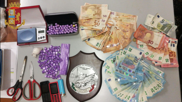 In Barriera di Milano c'era il fornitore all'ingrosso di droga in città: tre spacciatori in manette In Barriera di Milano c'era il fornitore all'ingrosso di droga in città: tre spacciatori in manette