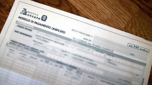 A Torino Tari sospesa tra le polemiche: bagarre tra M5s e minoranze, salta il primo Consiglio comunale in streaming