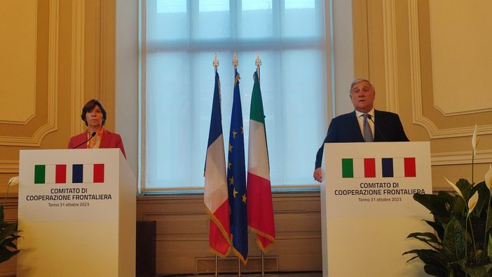 Italia-Francia, Tajani prova a sbloccare l'assedio di Torino: "Traforo del Monte Bianco aperto a Natale" Italia-Francia, Tajani prova a sbloccare l'assedio di Torino: "Traforo del Monte Bianco aperto a Natale"