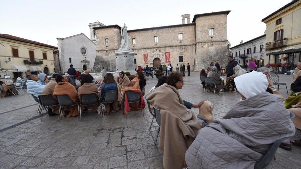 In viaggio verso Norcia 20 Unità dei Vigili del fuoco del Comando Provinciale di Torino In viaggio verso Norcia 20 Unità dei Vigili del fuoco del Comando Provinciale di Torino