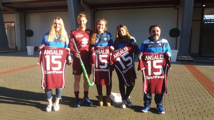 Gli argentini del Cus Torino ospiti del calciatore del Toro Cristian Ansaldi Gli argentini del Cus Torino ospiti del calciatore del Toro Cristian Ansaldi