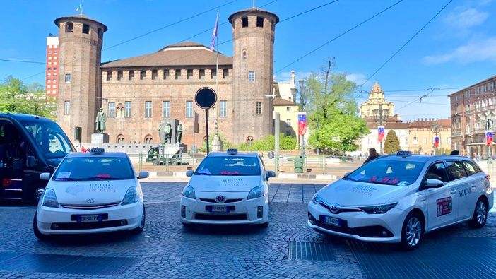 regio rosso indaco taxi torinesi