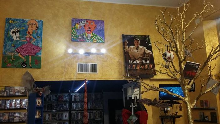 Chiude l'Art Video Store di via Livorno, una delle ultime videoteche di Torino: stasera asta simbolica dei dvd rimasti