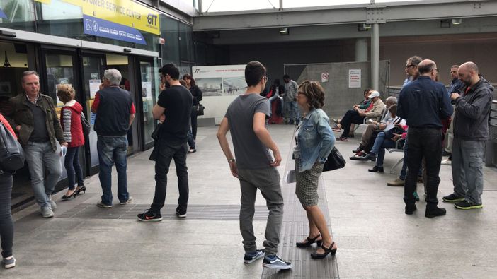 A Torino Porta Susa code di 3 ore per la bip card di bus e tram, fino al 30 aprile è gratis A Torino Porta Susa code di 3 ore per la bip card di bus e tram, fino al 30 aprile è gratis