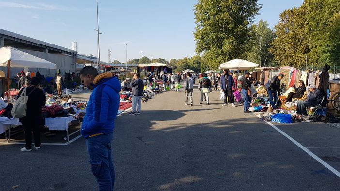 "Libero scambio", in Via Carcano sono più di duecento "Libero scambio", in Via Carcano sono più di duecento