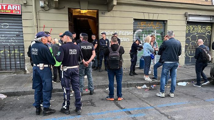 blitz delle forze dell'ordine polizia blitz delle forze dell'ordine polizia