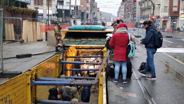 La bomba "saluta" Torino con tre ore di anticipo: operazioni concluse poco prima delle 14