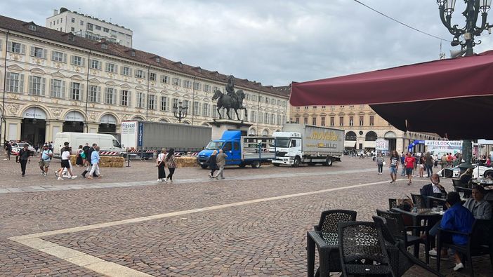 camion in centro a torino camion in centro a torino