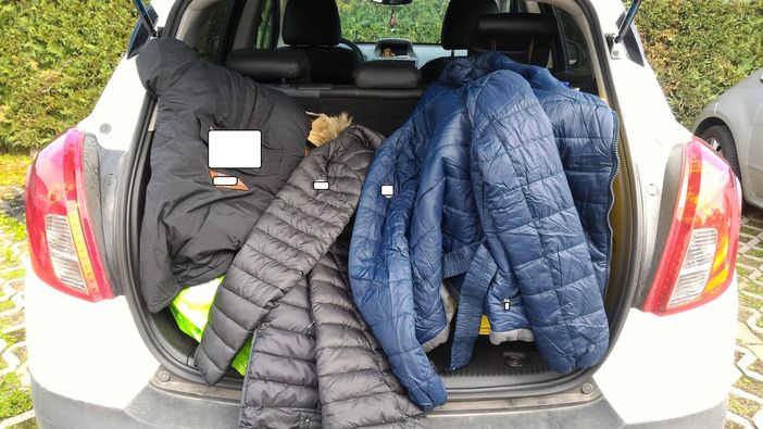 Vendevano su Internet capi di abbigliamento contraffatti: 8 denunciati