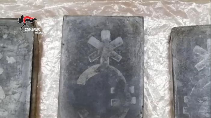 Anche i pusher rispettano il distanziamento sociale: consegne solo entro 200 metri da casa [VIDEO]