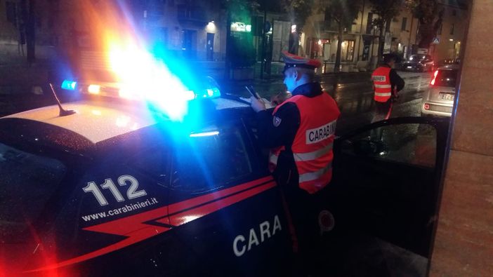 Moncalieri, danneggia le vetrine dei negozi e una cabina elettrica: arrestato dai carabinieri Moncalieri, danneggia le vetrine dei negozi e una cabina elettrica: arrestato dai carabinieri
