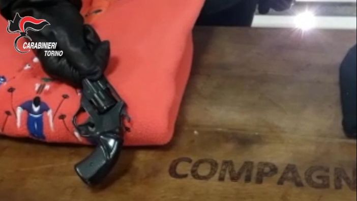 Pinerolo, a caccia di donne sole: Carabinieri arrestano pericoloso rapinatore armato di pistola e seghetto Pinerolo, a caccia di donne sole: Carabinieri arrestano pericoloso rapinatore armato di pistola e seghetto