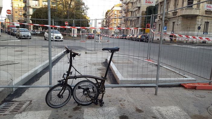 Iniziati i lavori per una nuova ciclabile in via Cialdini: collegherà largo Francia a corso Ferrucci Iniziati i lavori per una nuova ciclabile in via Cialdini: collegherà largo Francia a corso Ferrucci