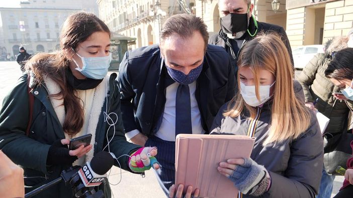Cirio e alcuni studenti che hanno animato al protesta anti dad Cirio e alcuni studenti che hanno animato al protesta anti dad