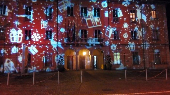 Il Comune di Nichelino "vestito" a festa per il Natale Il Comune di Nichelino "vestito" a festa per il Natale