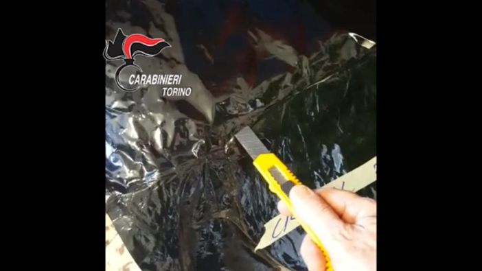 Corrieri della droga in taxi e moto, operazione dei Carabinieri nel torinese: sequestrati 140 chili di hashish