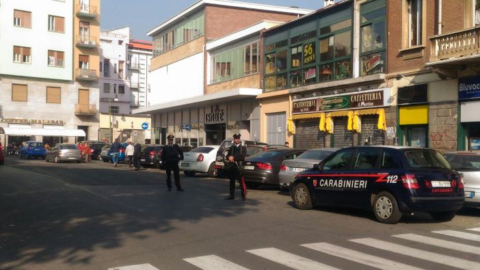 Controlli dei carabinieri in Borgo San Paolo a Torino (fotogallery) Controlli dei carabinieri in Borgo San Paolo a Torino (fotogallery)