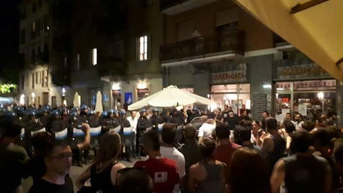 La lunga notte della polemica social dopo gli scontri di piazza Santa Giulia La lunga notte della polemica social dopo gli scontri di piazza Santa Giulia