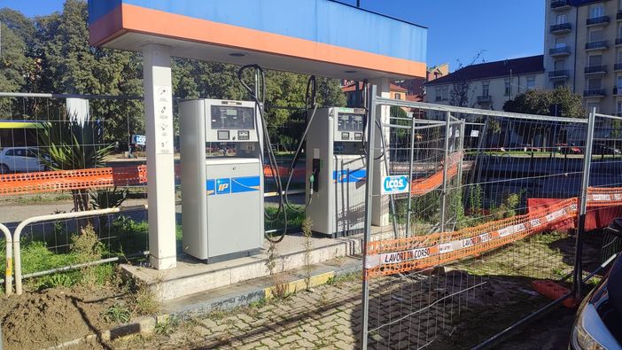 Basso San Donato, quale destino per i due ex distributori di benzina di corso Umbria?