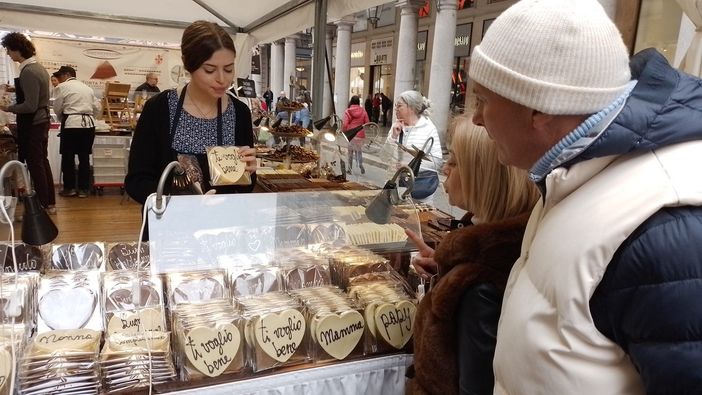 I golosi alla prova del 4: nel centro di Torino torna il gusto di Dolci Portici I golosi alla prova del 4: nel centro di Torino torna il gusto di Dolci Portici